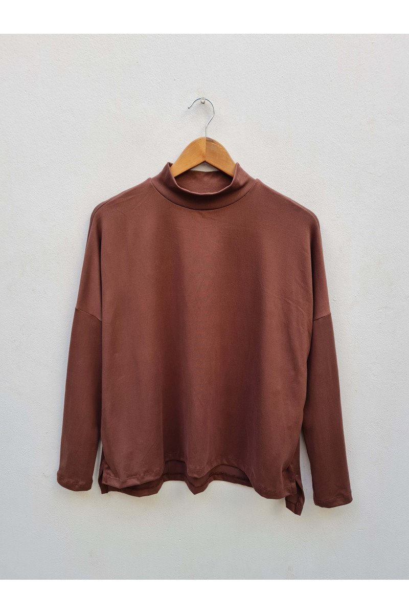 Media polera oversize de modal gamuzado (soft ) con tajos
