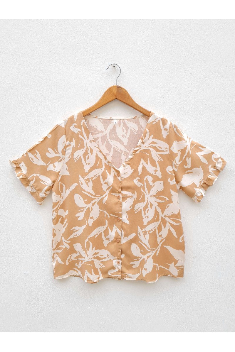 Camisa de fibrana estampada con volados en mangas