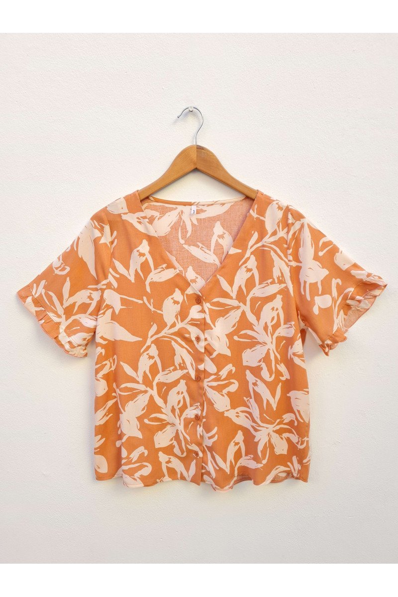 Camisa de fibrana estampada con volados en mangas