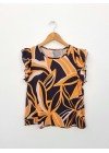 Blusa de fibrana estampada hojas con volados y rulote