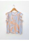 Blusa de fibrana estampada hojas con volados y rulote
