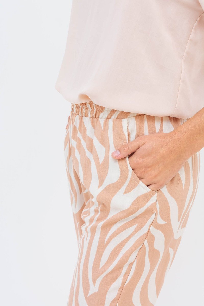 Pantalón de fibrana estampada cebra con elástico, bragueta simulada y bolsillos