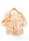 Blusa de fibrana estampada manga princesa con elástico en puños, frunce en el pecho y lágrima