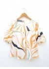 Blusa de fibrana estampada manga princesa con elástico en puños, frunce en el pecho y lágrima
