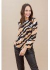 Sweater de lanilla estampada animal print con elástico en laterales