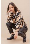Sweater de lanilla estampada animal print con elástico en laterales