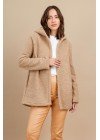Campera de corderito con capucha y bolsillos