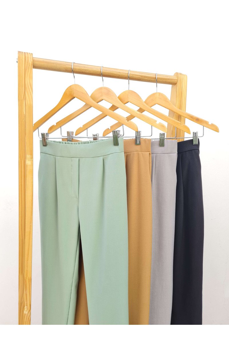 Pantalón sastrero amplio con elástico, bragueta simulada y bolsillos