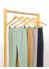 Pantalón sastrero amplio con elástico, bragueta simulada y bolsillos
