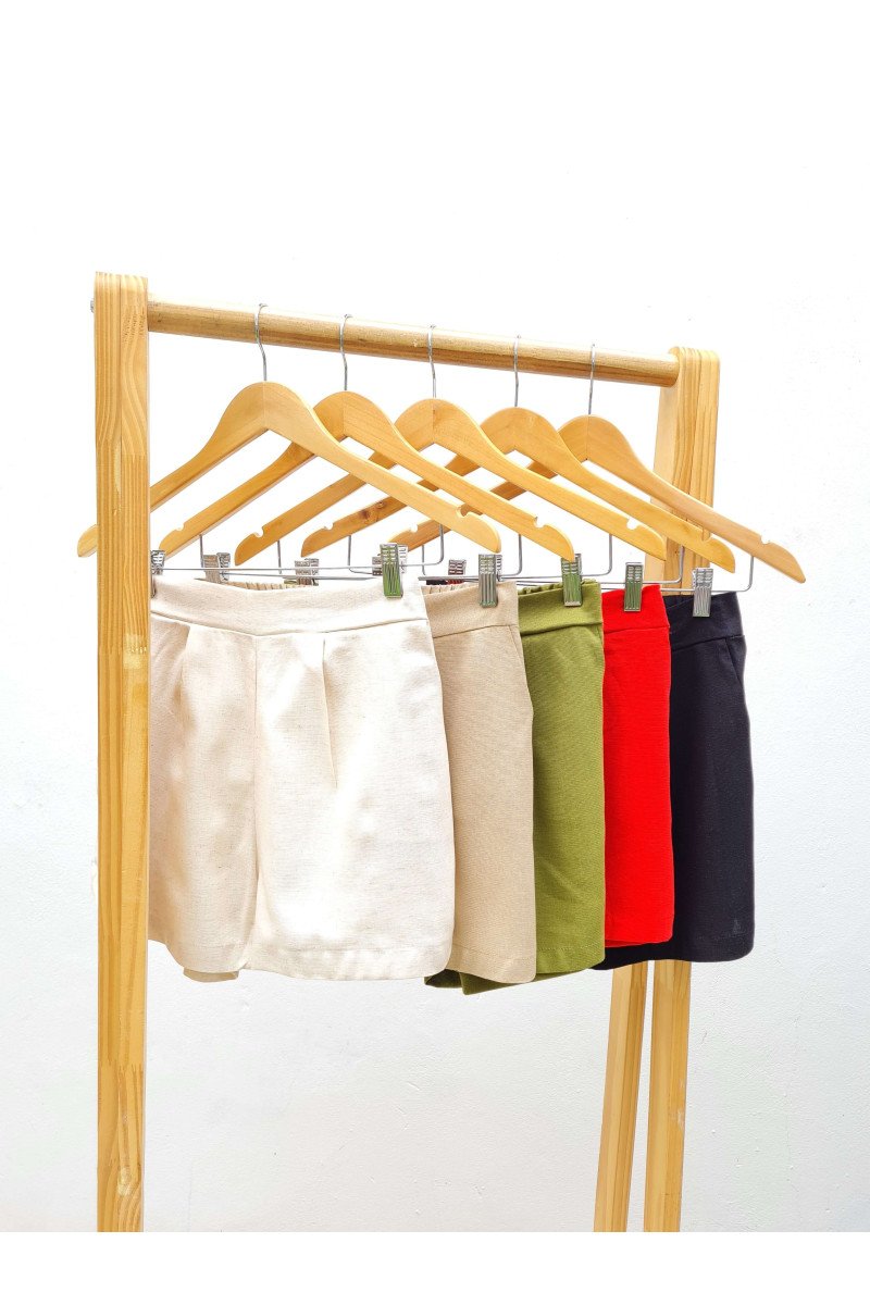 Short de lino rígido con elástico, pinzas y bolsillos