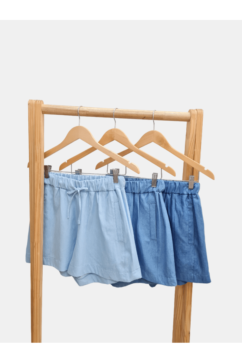 Short de denim con elástico, tiras y bolsillos de ojal vertical
