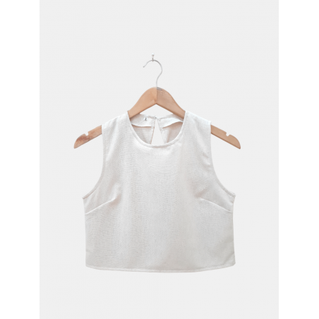 Musculosa de lino sastrero con lágrima y botón