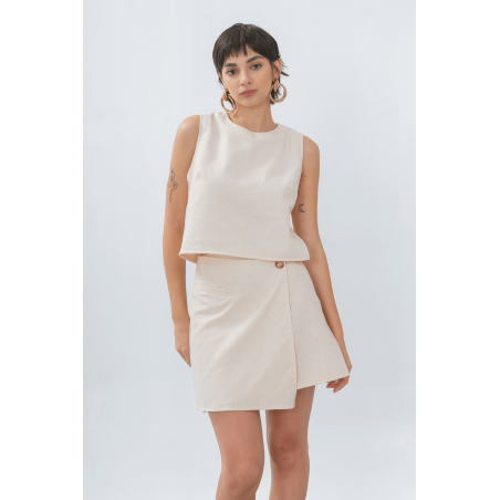 Musculosa de lino sastrero con lágrima y botón
