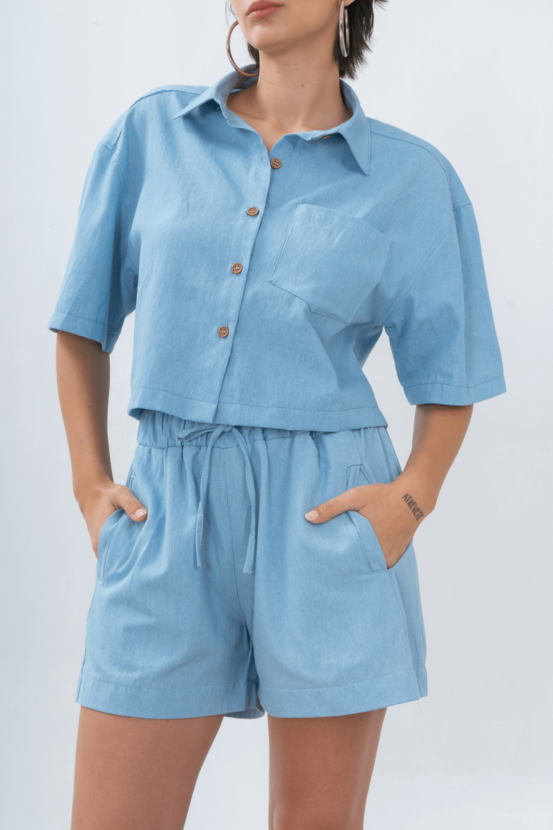 Short de denim con elástico, tiras y bolsillos de ojal vertical