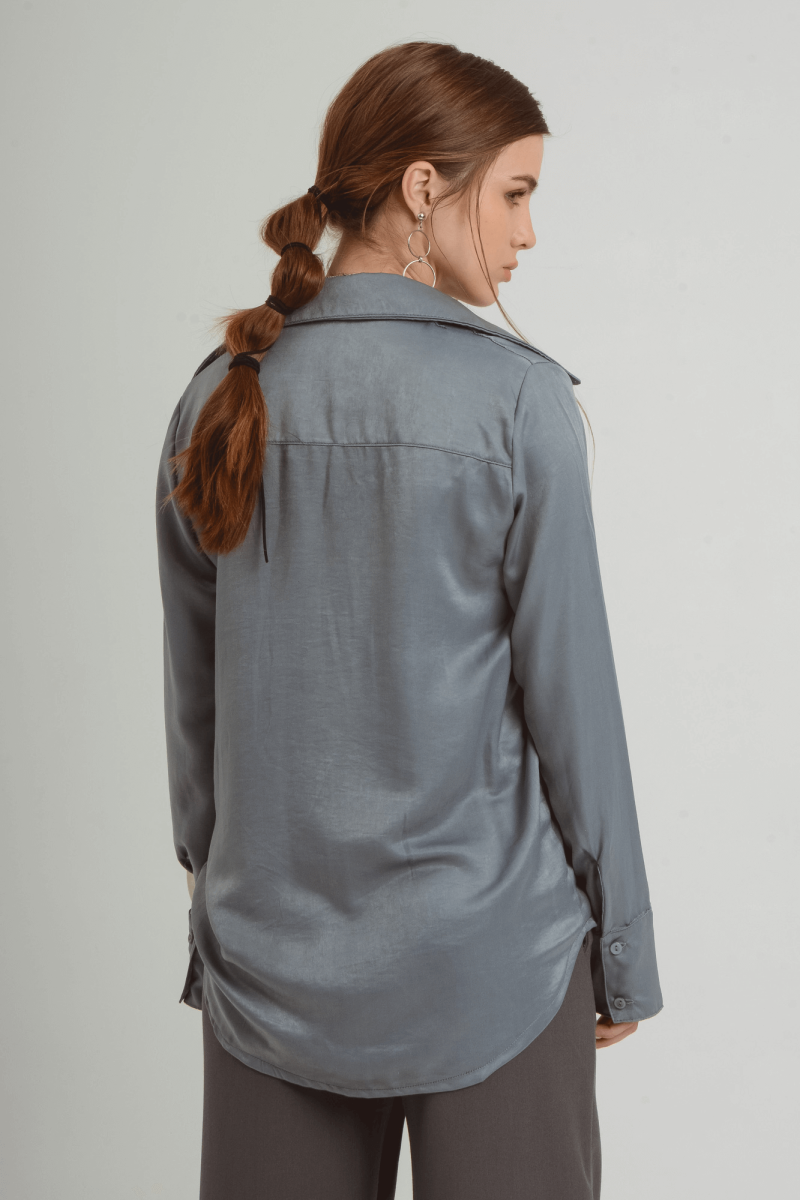 Camisa de satén con canesú