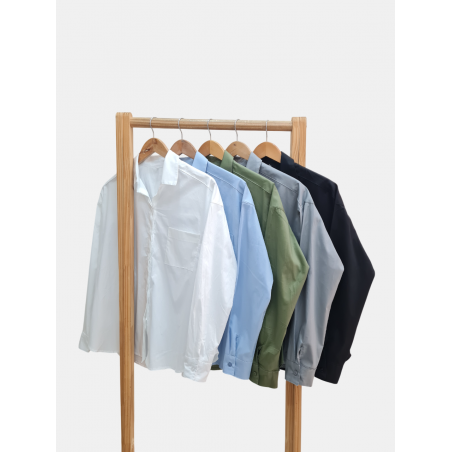 Camisa de poplin algodón con span oversize con cartera oculta, bolsillo plaqué y doble canesú