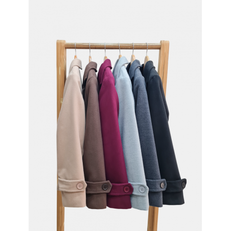 Tapado de velour corto, forrado, presilla en puños y bolsillos