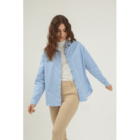 Camisa de poplin algodón con span oversize con cartera oculta, bolsillo plaqué y doble canesú