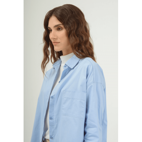 Camisa de poplin algodón con span oversize con cartera oculta, bolsillo plaqué y doble canesú