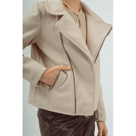 Campera biker de paño forrado con cierres metálicos y bolsillos