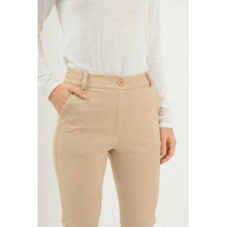 Pantalón punto roma con pasacintos, bolsillos y tajos