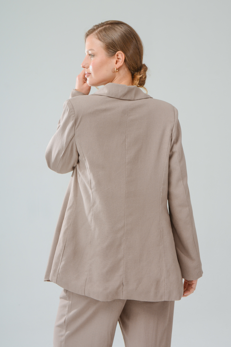 Blazer de lino sastrero oversize forrado con hombreras y recorte dior
