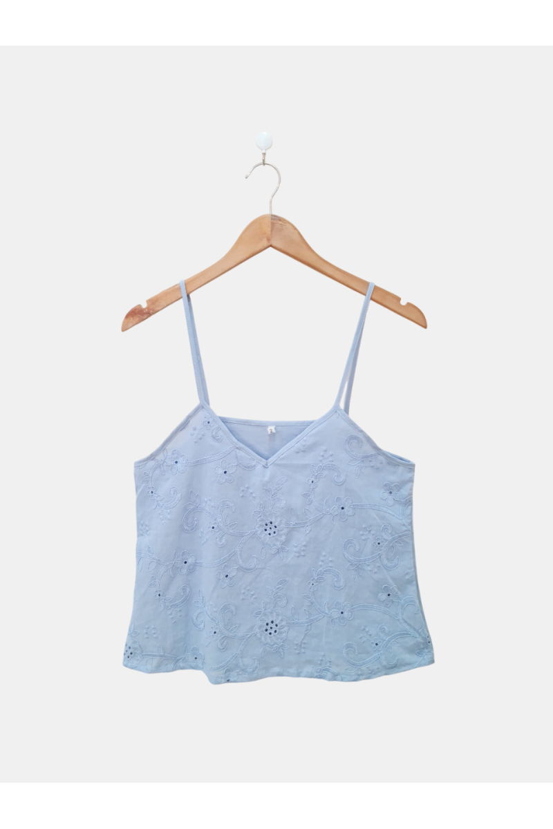 Musculosa de broderie evasé con escote en "V"