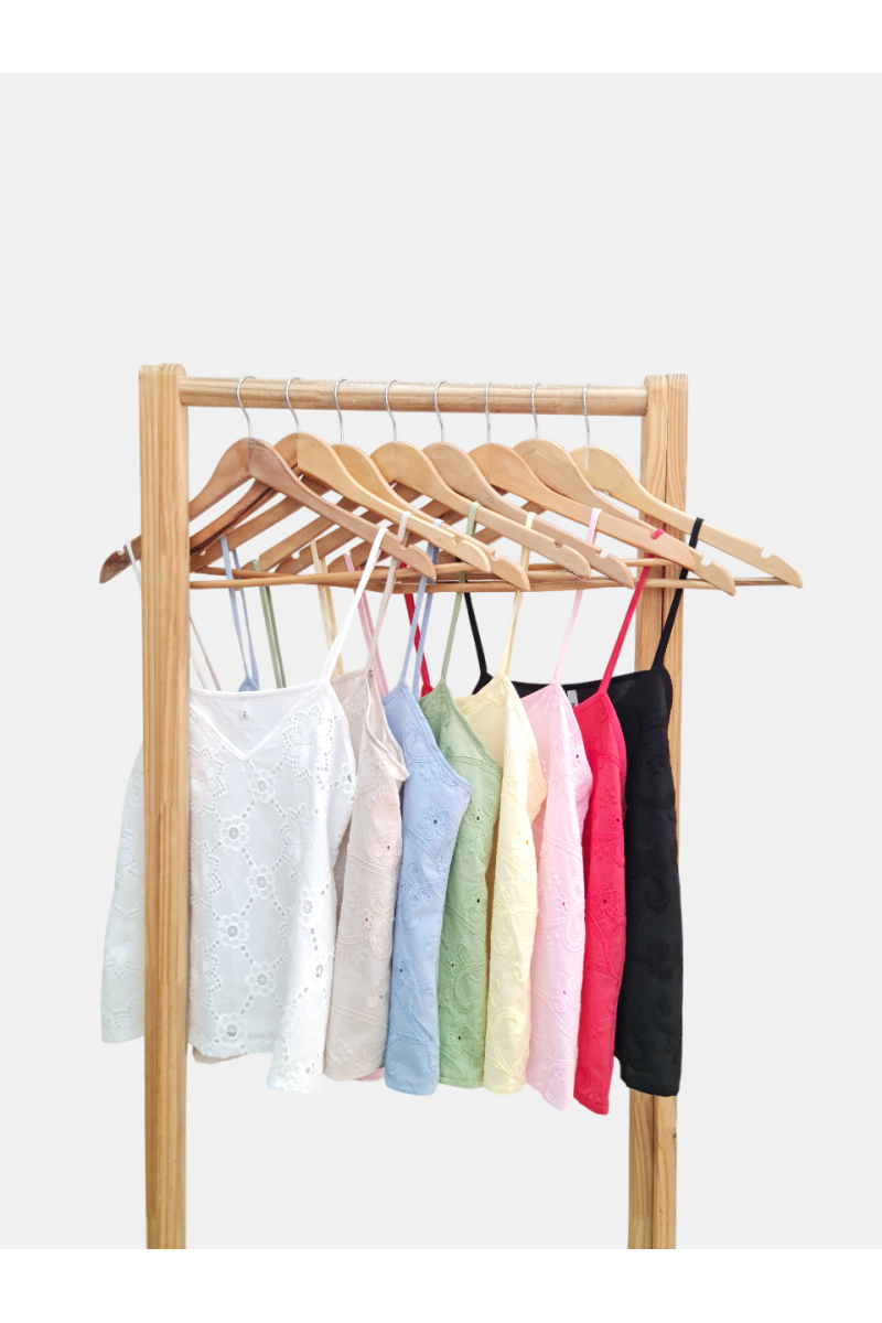 Musculosa de broderie evasé con escote en "V"