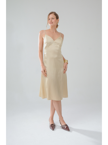 Vestido de satén con escote...