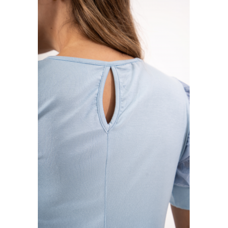 Remera de modal viscosa con mangas en broderie, puños y lágrima