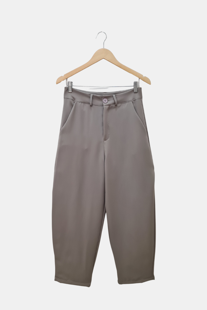 Pantalón sastrero balloon con presillas, pinzas traseras y bolsillos