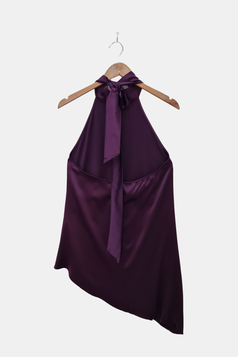Blusa de satén evasé escote halter con lazo, espalda baja y terminación asimétrica
