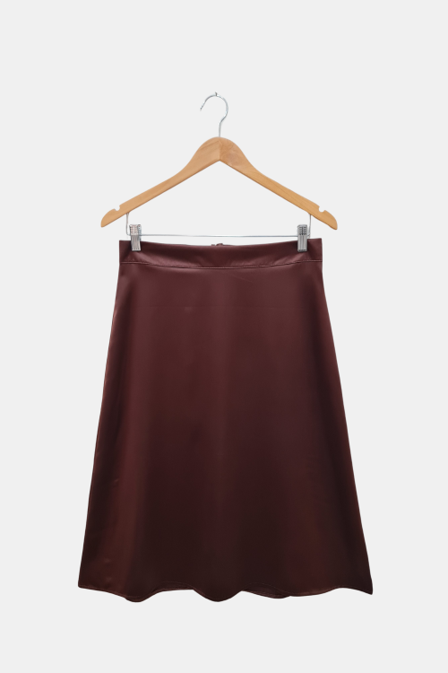 Falda midi evasé de satén con cierre invisible