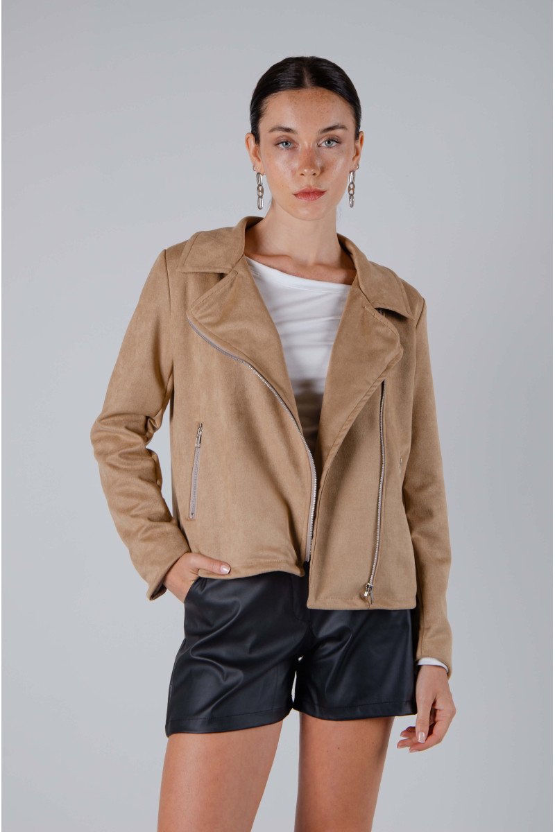 Campera biker de suede forrado con cierres metálicos y bolsillos