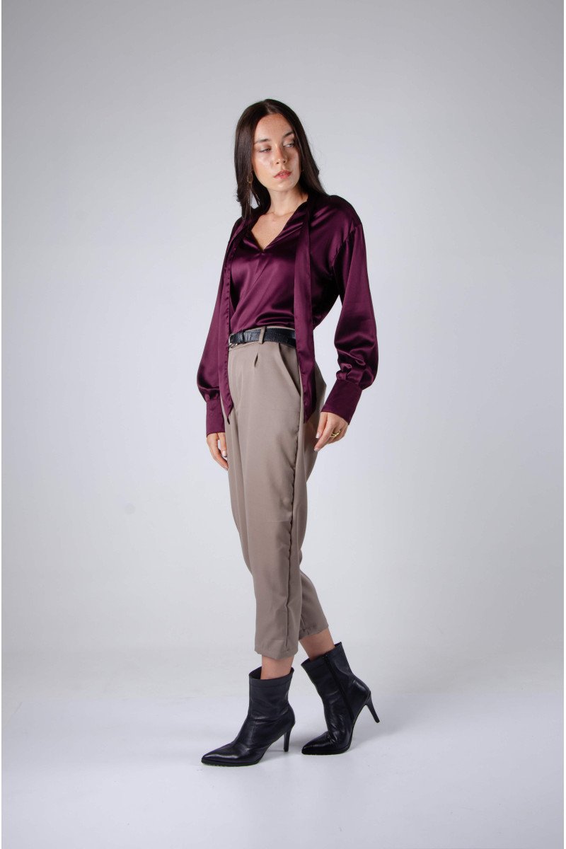 Pantalón sastrero cigarette con elástico, pinzas y bolsillos