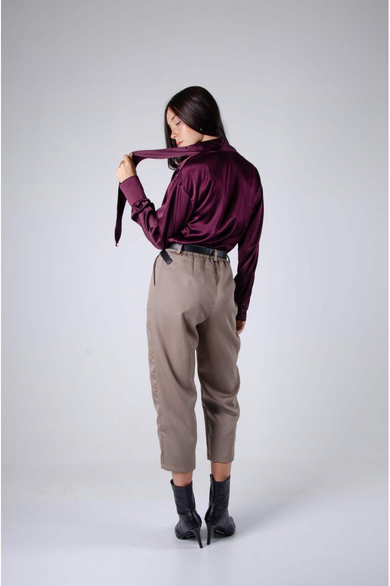 Pantalón sastrero cigarette con elástico, pinzas y bolsillos
