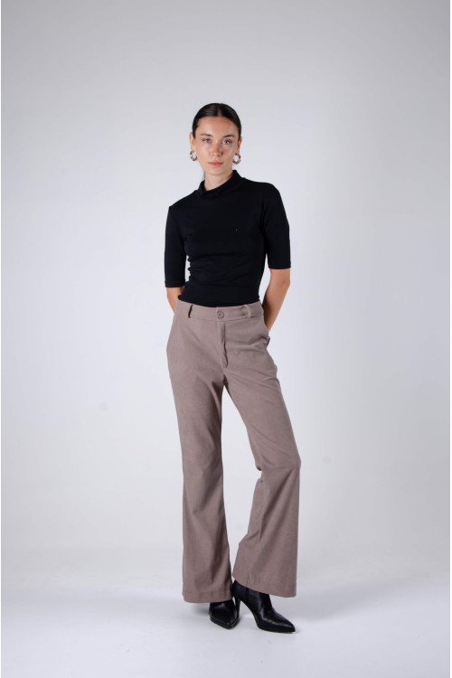 Pantalón de corderoy acampanado con botón, cierre y bolsillos