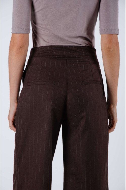 Palazo sastrero diplomático ancho con botón y cierre, pinzas y bolsillos