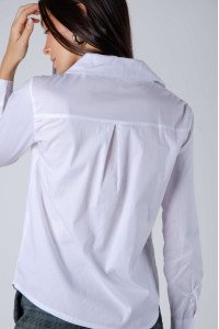 Camisa de poplín algodón con span con canesú y tabla