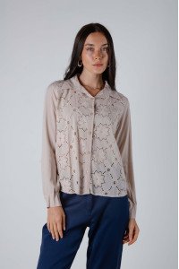 Camisa de poplin con broderie en delantera y tabla