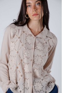 Camisa de poplin con broderie en delantera y tabla