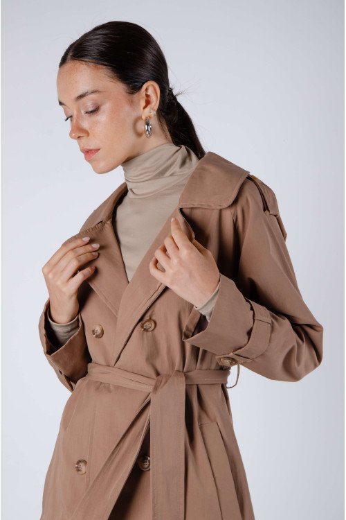 Trench clásico impermeable forrado y cruzado, con charreteras, lazo y bolsillos