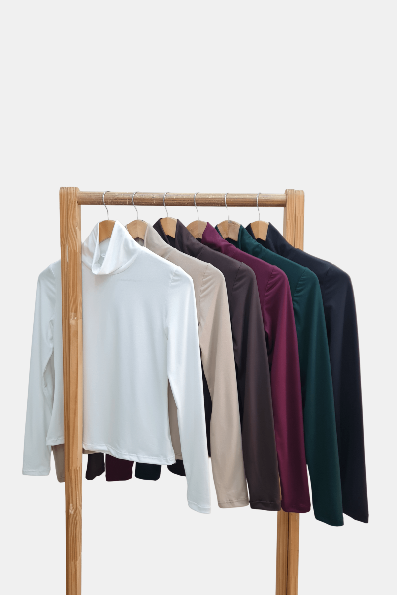 Polera de modal soft manga larga anatómica con cuello alto