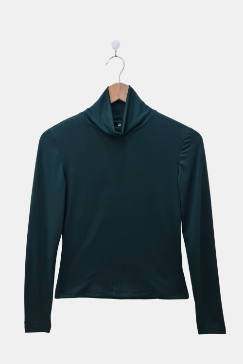 Polera de modal soft manga larga anatómica con cuello alto