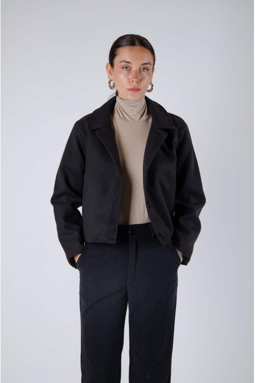 Tapado de velour crop recto forrado con recortes y bolsillos