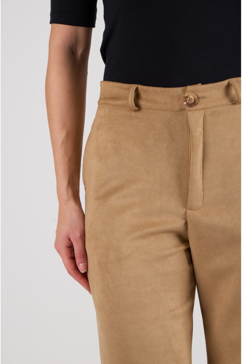 Palazo de suede ancho con botón y cierre, pasacintos, pinzas y bolsillos