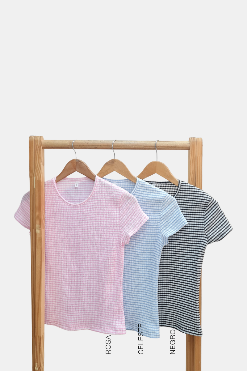 Remera de vichy hawaii manga corta con cuello redondo